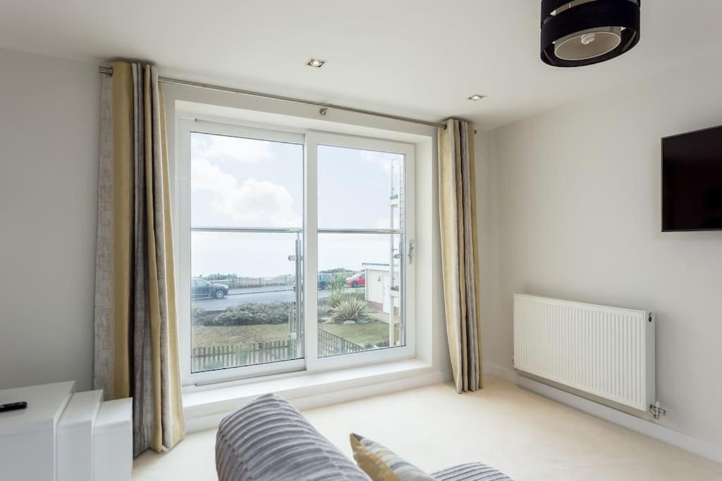 Stunning 2 Bed Apartment, Fabulous Sea View & 2 Minutes To Beach With Parking Bournemouth Exterior foto
